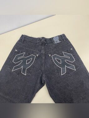 Dark Gray Men's South Pole jeans with branded Back Pocket Appliqué